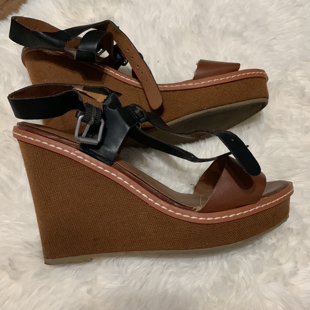 Neutral wedges